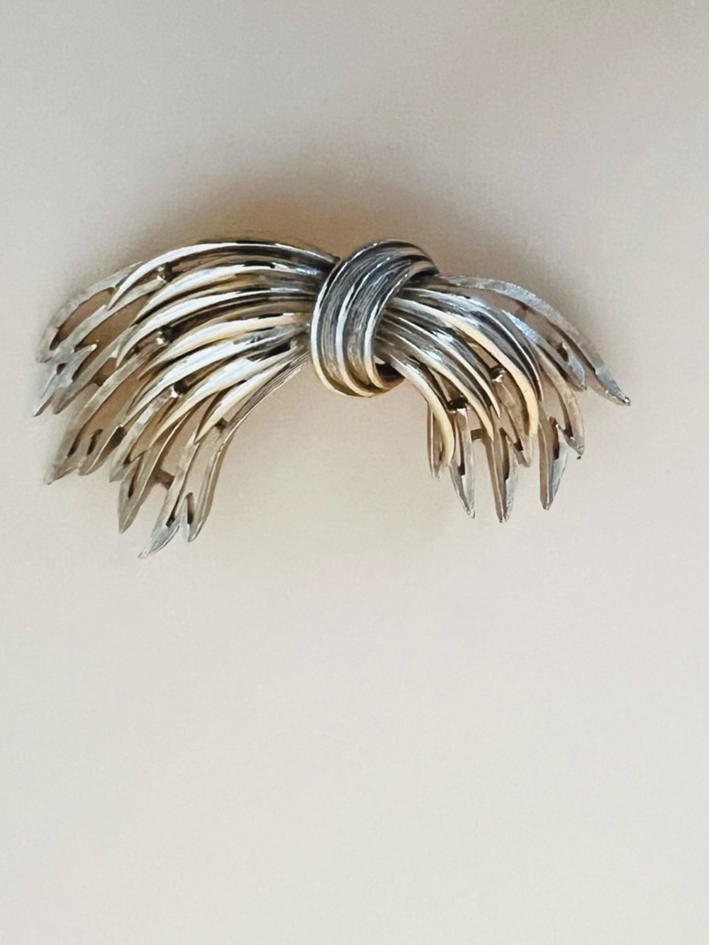 Elegant Gold Women's Jewelry Brooch